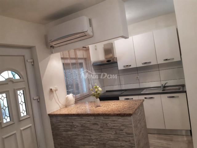 Kuća dvojnica s dva uređena apartmana