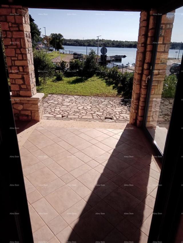 House Near the town of Umag. House for sale, 123.65 m² right on the seafront, only 10 meters from th