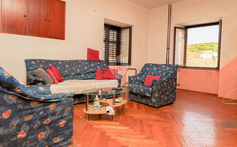 Pula, apartment 100 m from the Amphitheater. Opportunity!