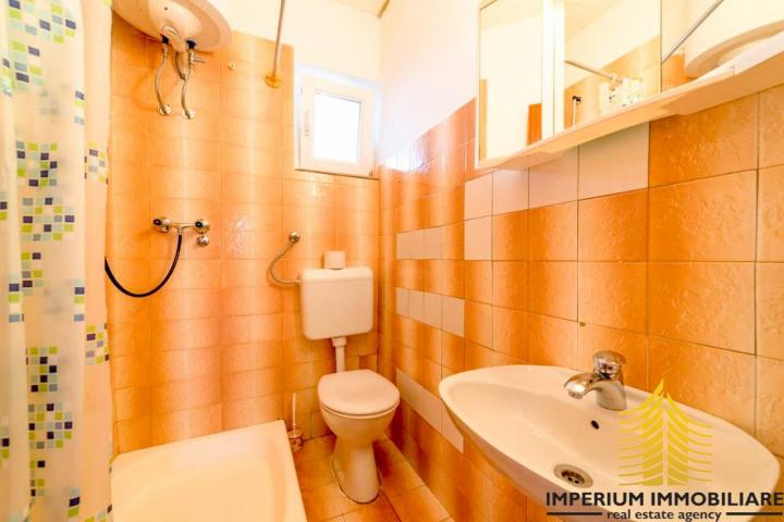 Ekskluzivno - Apartmanska kuća - Murter, 1. red do mora !