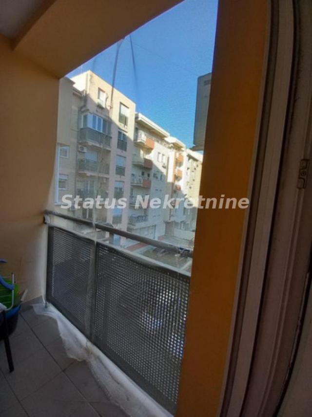 Nova Detelinara-*Naša Preporuka*-Prazan Dvosoban stan 41 m2 na trećem spratu-065/385 8880