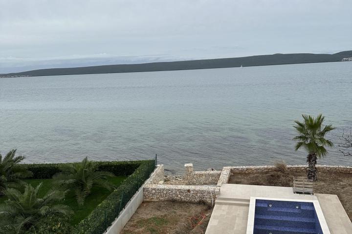 Otok Pašman, Dobropoljana, klasična kamena vila u prvom redu do mora