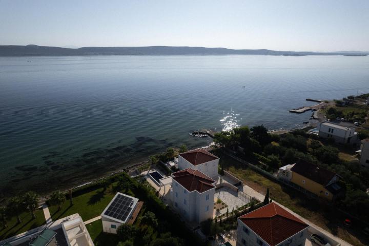 Otok Pašman, Dobropoljana, klasična kamena vila u prvom redu do mora