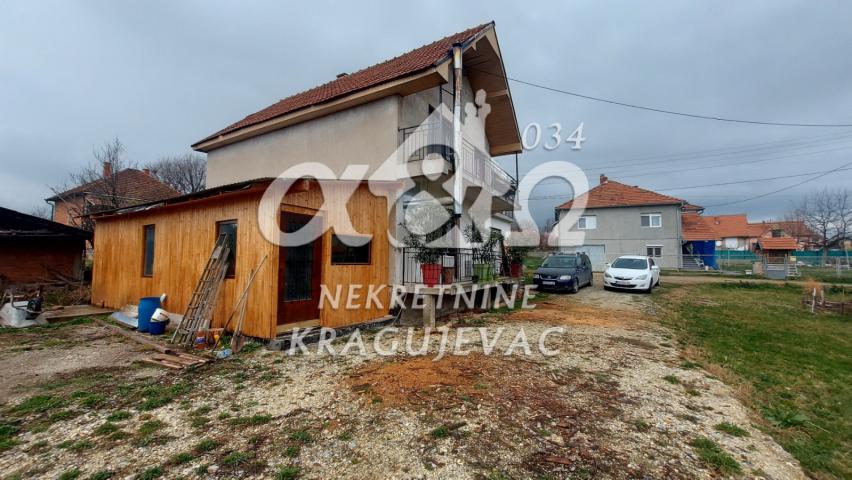 Kuća u Opornici 171m2 na 12ari placa 