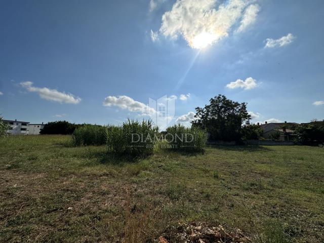 Land Pula, 901m2