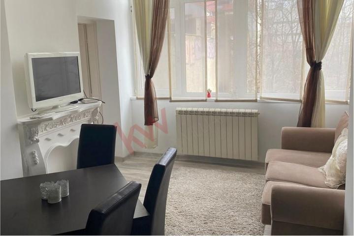 
				Retkost u ponudi, stan sa dva zasebna apartmana
			