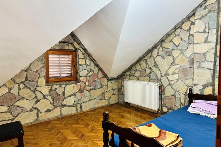 
				Poslovno stambeni objekat, 897, 32m2, Starčevo
			