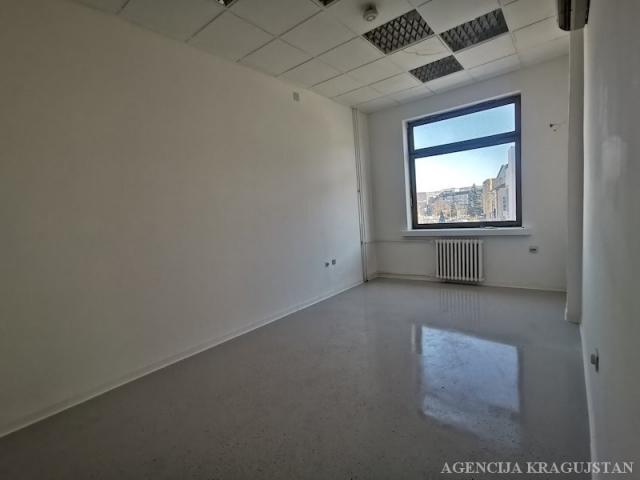 Izdavanje, Lokal, 152. 00m2 , Centar