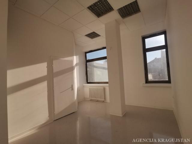 Izdavanje, Lokal, 152. 00m2 , Centar