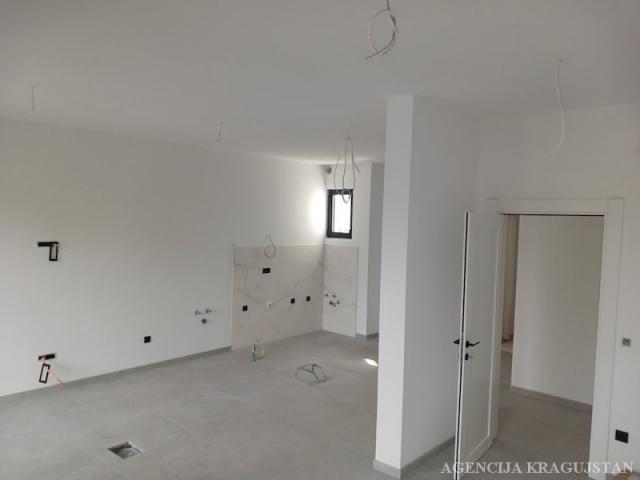 Izdavanje, Stan, 72. 00m2 , Centar