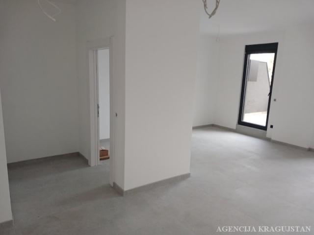 Izdavanje, Stan, 72. 00m2 , Centar