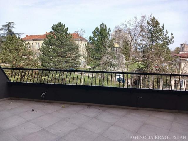 Izdavanje, Stan, 72. 00m2 , Centar