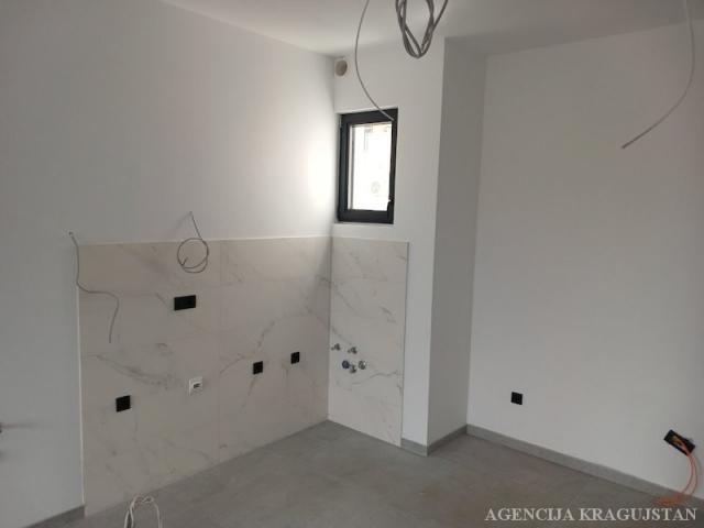 Izdavanje, Stan, 72. 00m2 , Centar