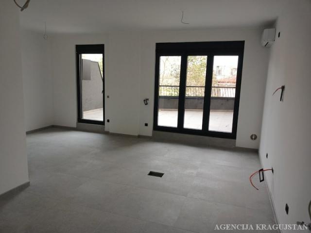 Izdavanje, Stan, 72. 00m2 , Centar