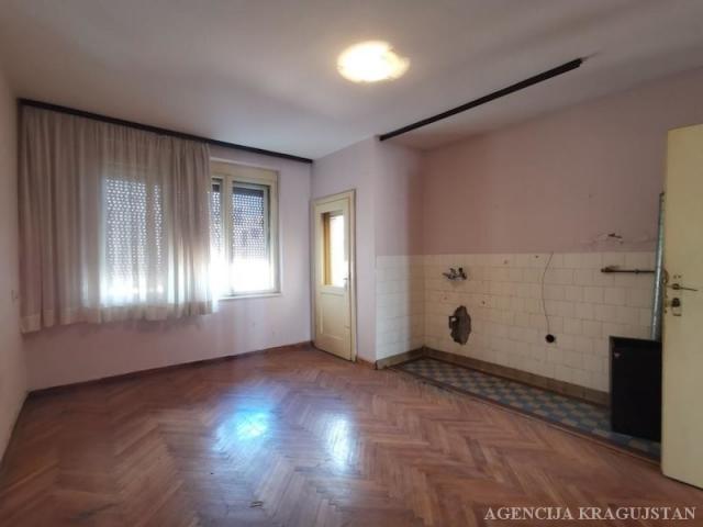 Prodaja, Stan, 65. 00m2 , Centar