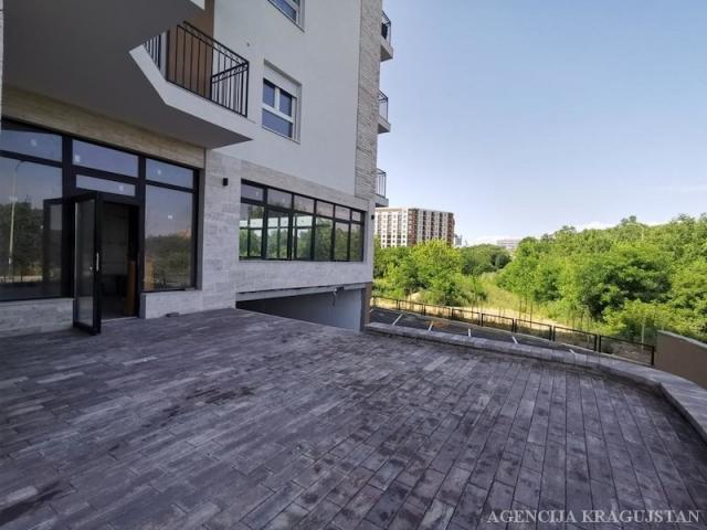 Izdavanje, Lokal, 135. 00m2 , Bubanj