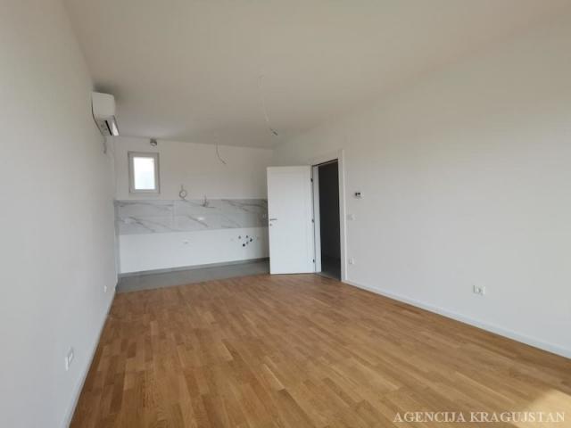 Prodaja, Stan, 74. 01m2 , Centar