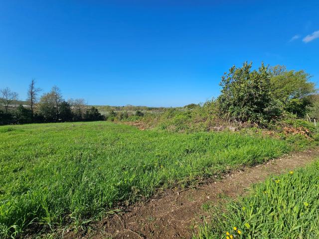 VERKAUFT Wohnbaugrundstück mit Meerblick in Brtonigla