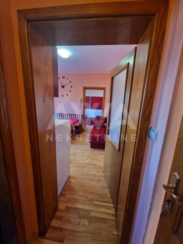 Apatin. Jednosoban stan 32m2, sa garažom 20m2