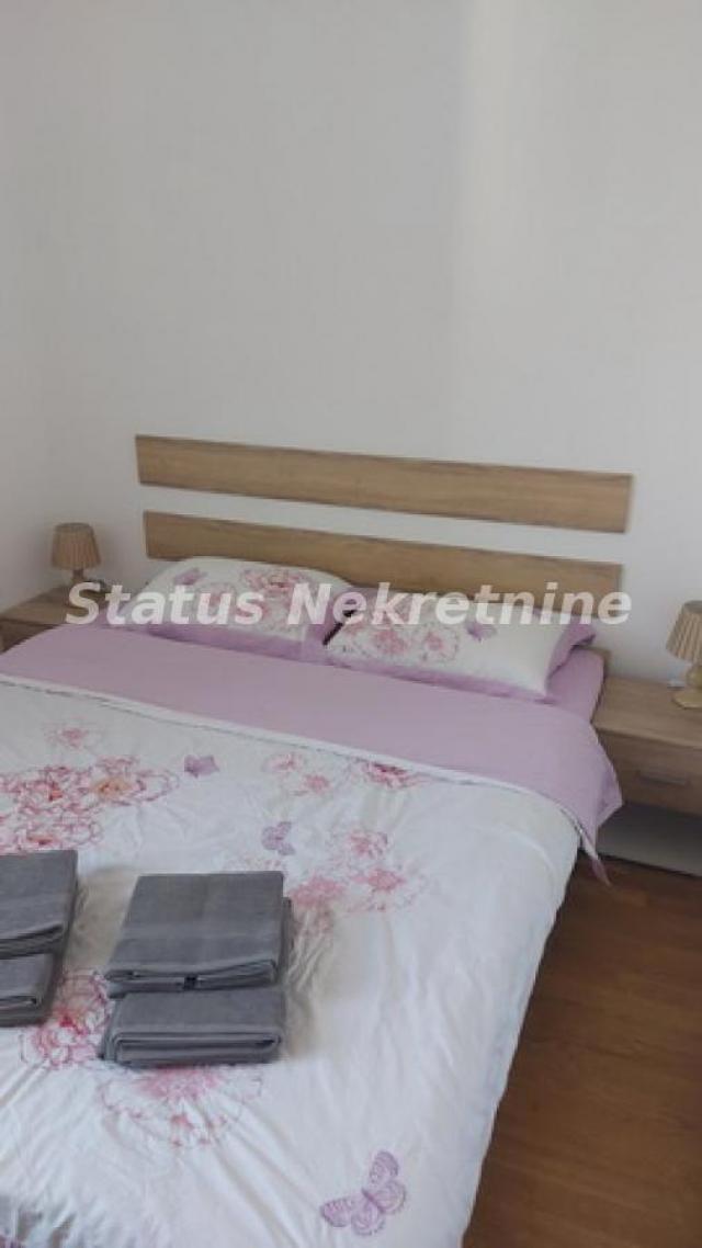 Salajka-Namešten Jednoiposoban stan 45 m2 sa Liftom-Zakupnina 400e-065/385 8880