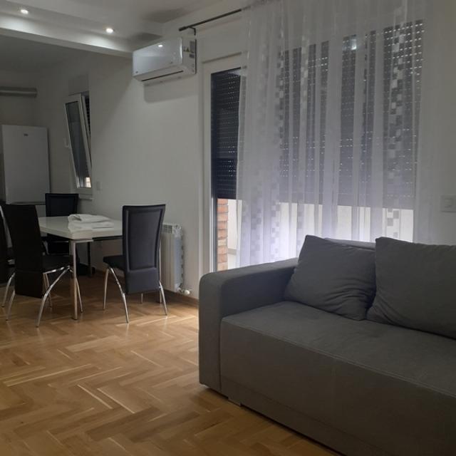 VOZDOVAC BANJICA 60m2 , 20 , 500e