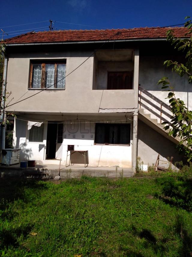 Kuća  u   Berbatovu, 90 m2, plac  678 m2