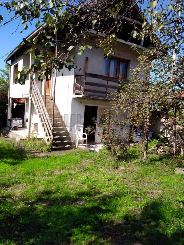 Kuća  u   Berbatovu, 90 m2, plac  678 m2