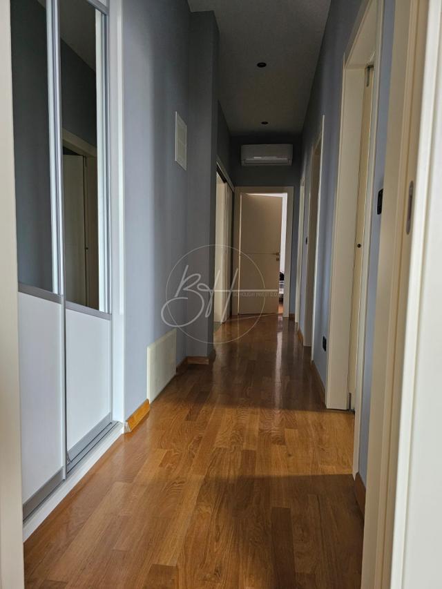 Flat Valdebek, Pula, 131m2