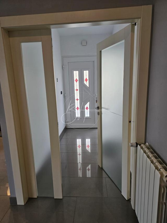 Flat Valdebek, Pula, 131m2