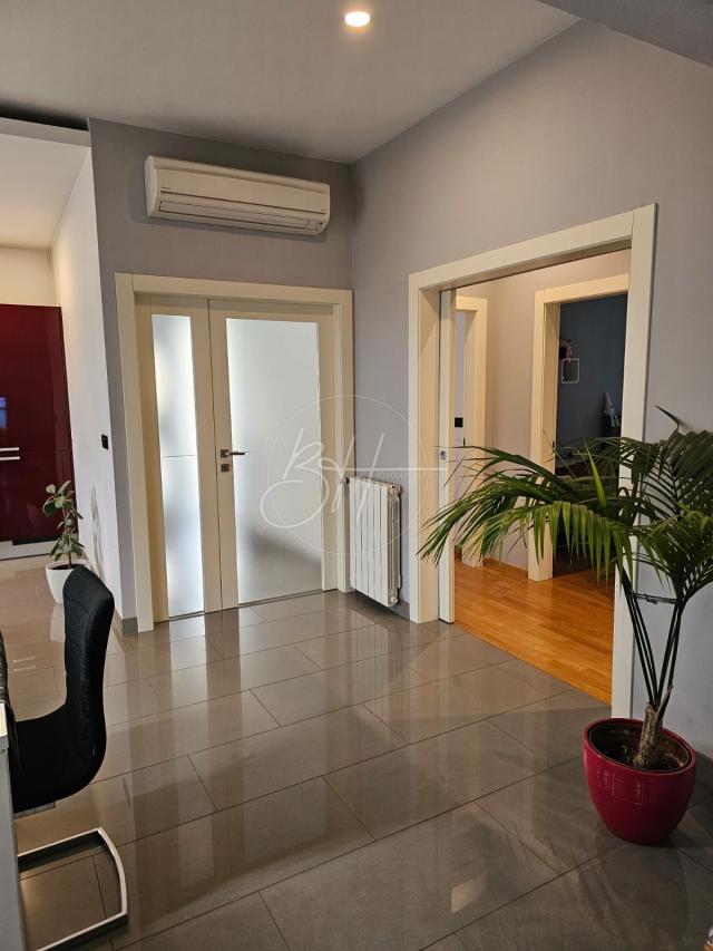 Flat Valdebek, Pula, 131m2