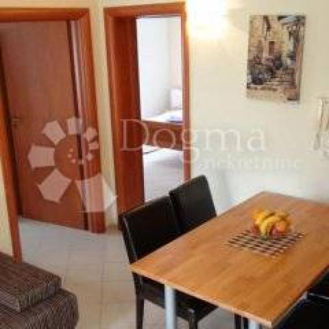 Opatija okolica, VILA  sa 8 apartmana i bazenom