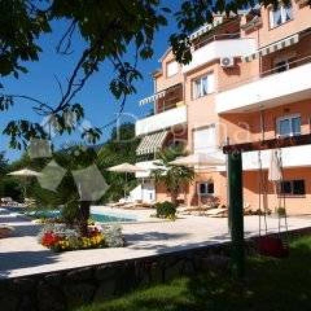 Opatija okolica, VILA  sa 8 apartmana i bazenom