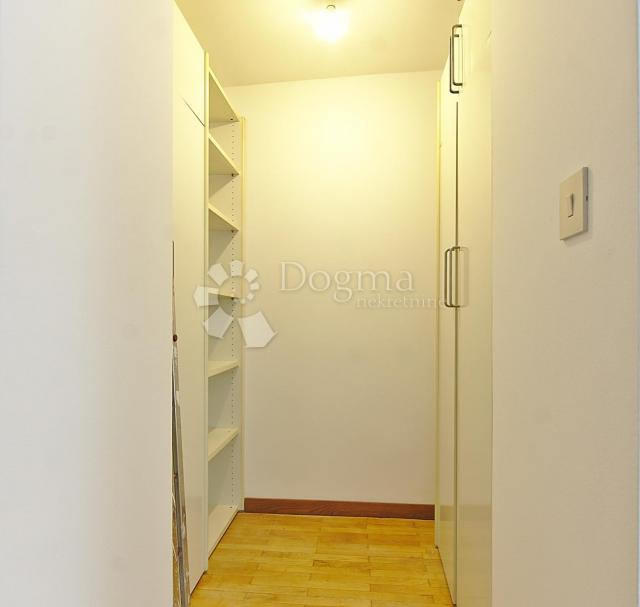 Flat Centar, Rijeka, 5m2