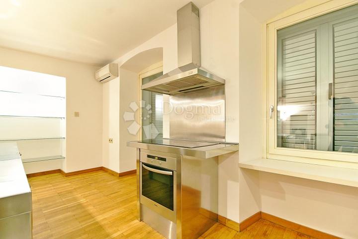 Flat Centar, Rijeka, 5m2