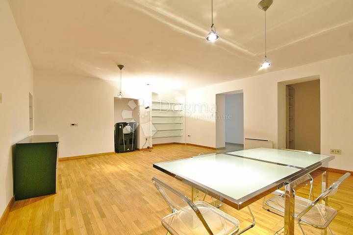 Flat Centar, Rijeka, 5m2