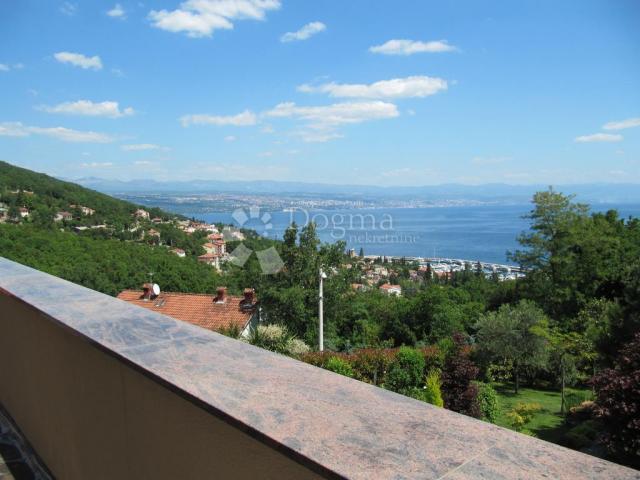 VILLA SA BAZENOM U IČIĆIMA, 350 m², 1050 m² okućnice