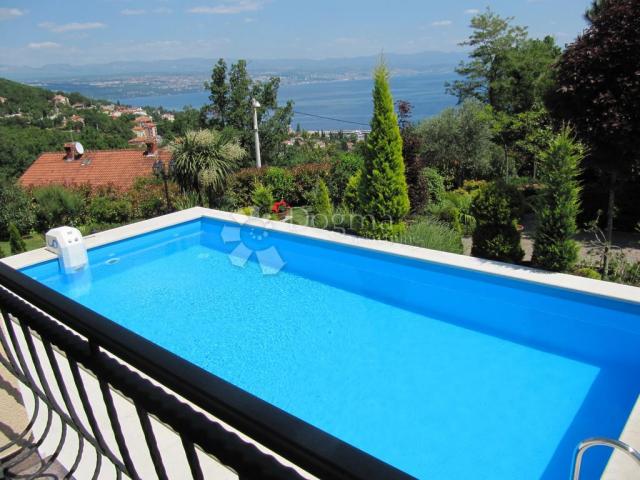 VILLA SA BAZENOM U IČIĆIMA, 350 m², 1050 m² okućnice