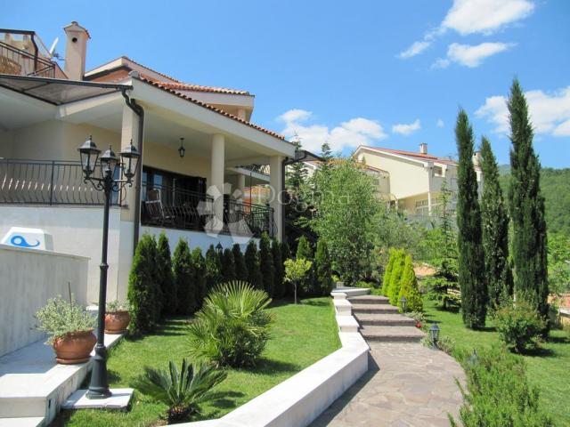 VILLA SA BAZENOM U IČIĆIMA, 350 m², 1050 m² okućnice