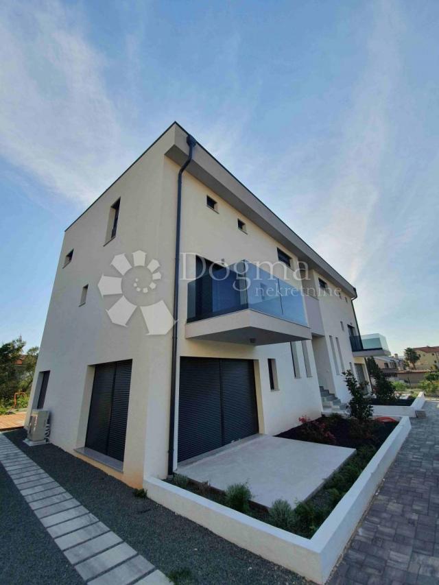 House Malinska, Malinska-Dubašnica, 500m2