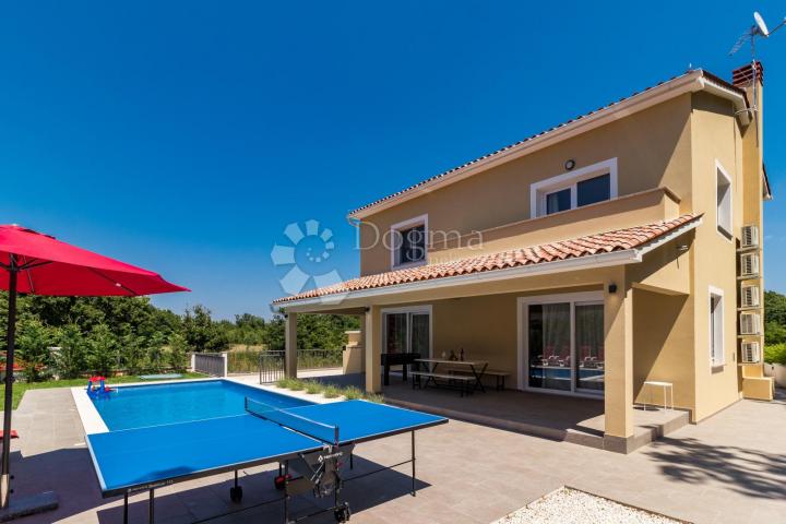 BEAUTIFUL HOUSE WITH POOL