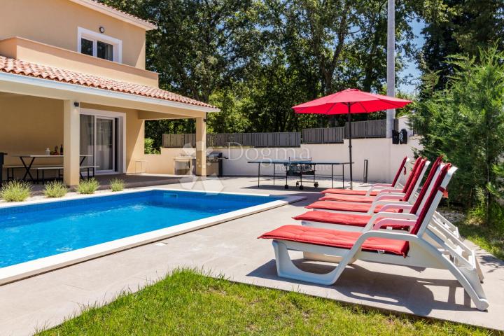 BEAUTIFUL HOUSE WITH POOL