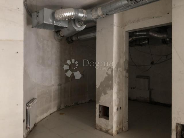 Prodaja stana Centar, 154, 50 m², 5SKL, suteren  