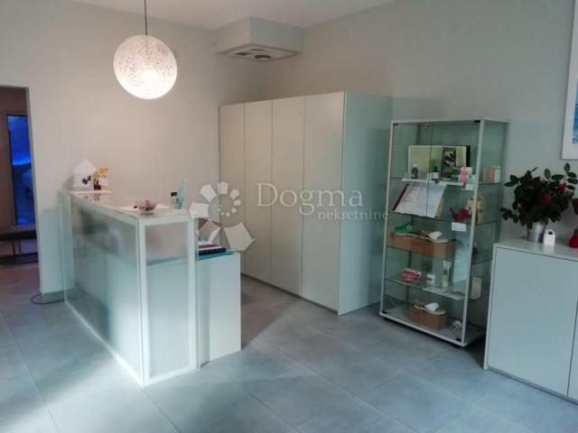 Prodaja stana Centar, 154, 50 m², 5SKL, suteren  