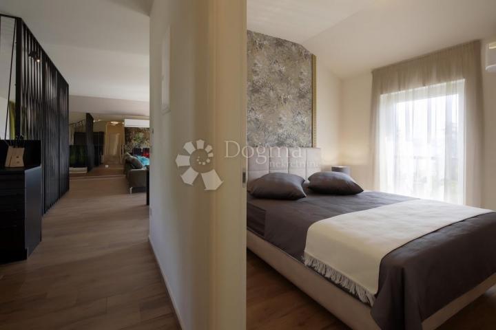 Opatija - Ičići, stan 80 m² s balkonom, 80 m od mora