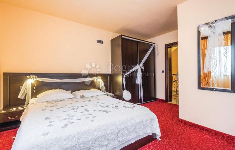 Obiteljski Hotel Pag - 720 m²