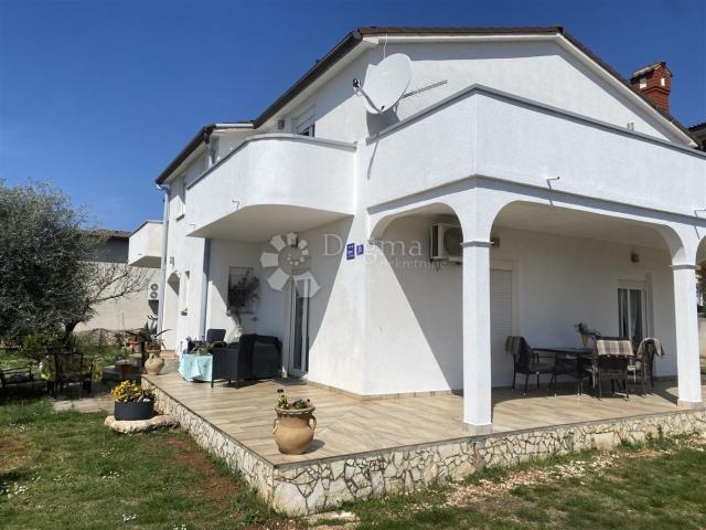 Apartmanska kuća, Novigrad 