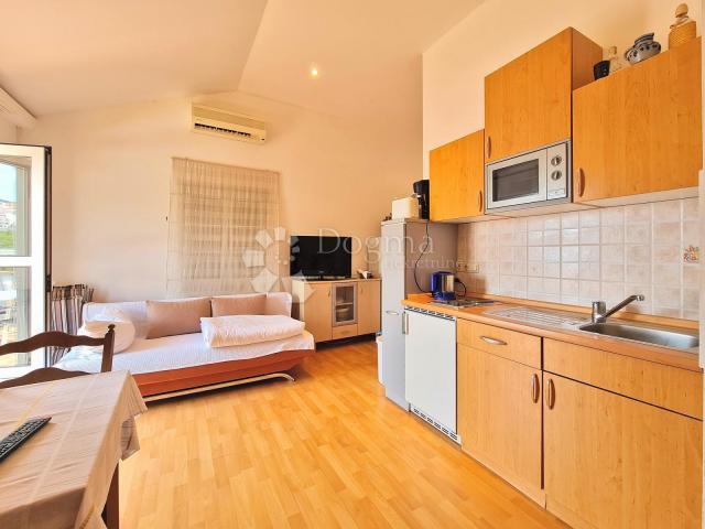 APARTMANSKA KUĆA U CENTRU CRIKVENICE