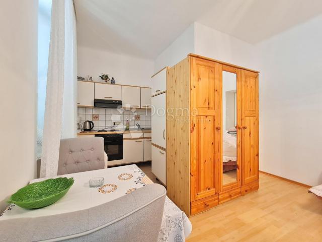 APARTMANSKA KUĆA U CENTRU CRIKVENICE