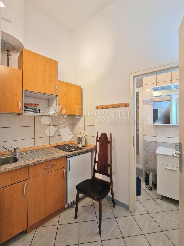 APARTMANSKA KUĆA U CENTRU CRIKVENICE