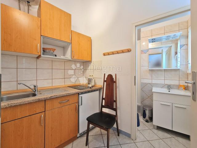 APARTMANSKA KUĆA U CENTRU CRIKVENICE